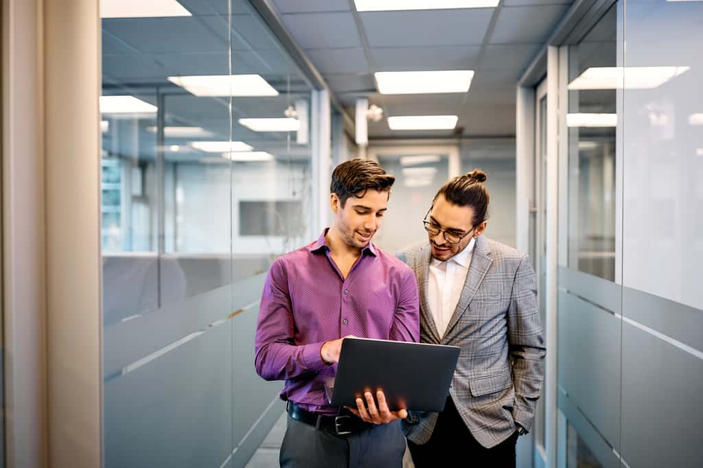 L'éclairage Libu est pensé pour les espaces de travail et se rapproche à 95 % de la lumière du soleil. © Drazen, Adobe Stock