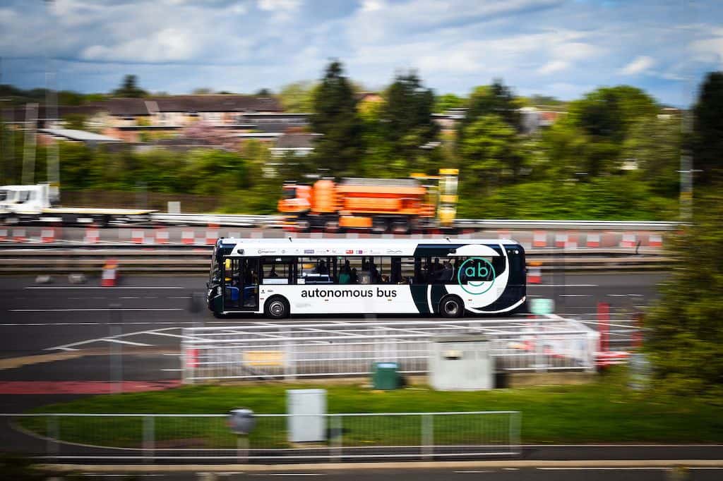 Le premier bus autonome du Royaume-Uni sillonne pour la première fois les routes d'Écosse. © Photographie Andy Buchanan, AFP