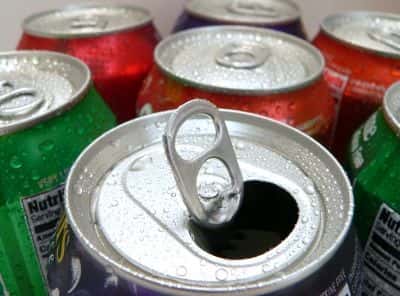 Un excès de consommation de cola, ou d'autres soda, augmenterait les risques de développer une SHNA. © Lori Martin, shutterstock.com
