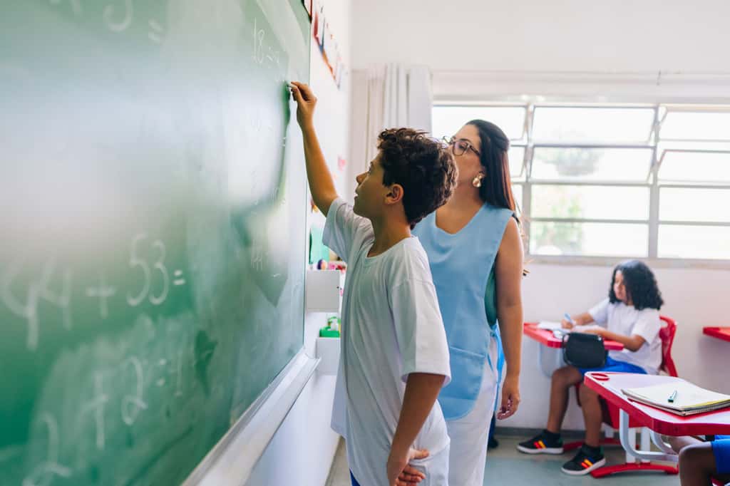 Des exigences en baisse… Le niveau du Capes de maths en chute libre : un signal inquiétant pour l’éducation et qui inquiète les experts. © FG Trade, iStock