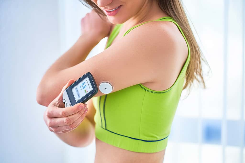  Les appareils connectés permettent de mesurer le taux de glucose dans le sang et de contrôler la glycémie. © Goffkein, Adobe Stock© Goffkein, Adobe Stock