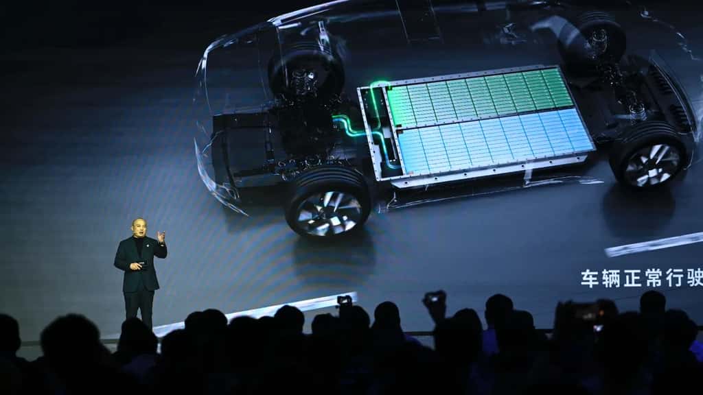 Le constructeur chinois de batterie a annoncé deux innovations majeures lors d'une conférence de presse avant l'ouverture du salon de l'automobile de Shanghai, en Chine, le 21 avril 2025. © WANG Zhao / AFP