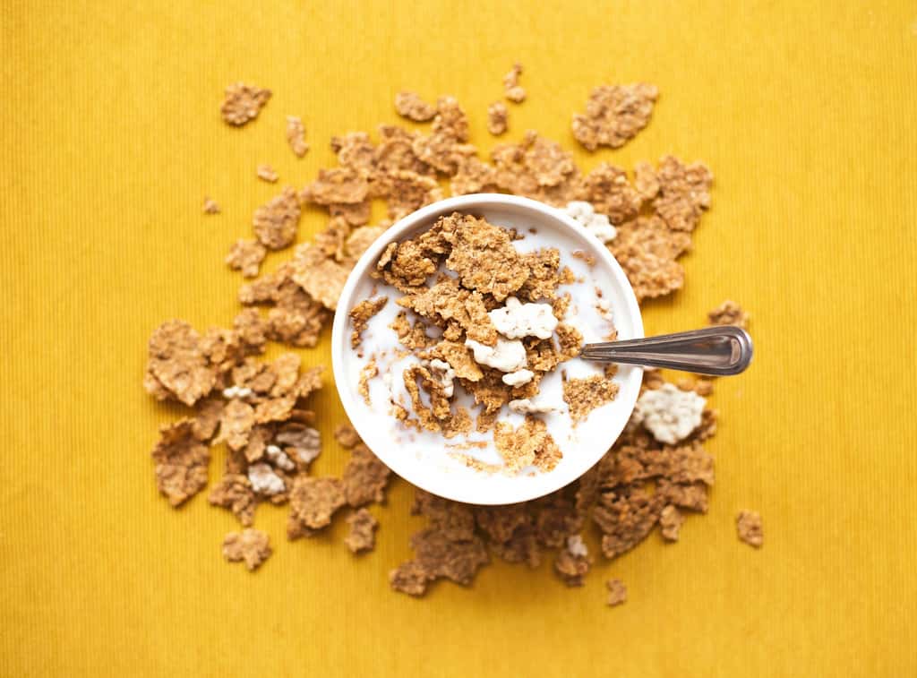Les céréales du petit déjeuner sont des aliments ultratransformés. © Nyana Stoica, Unsplash