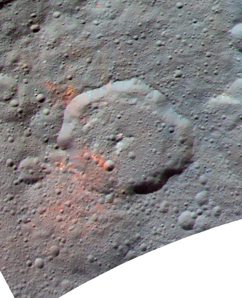 Cette image composite, réalisée avec les données de la caméra embarquée sur la sonde Dawn, montre la zone autour du cratère Ernutet. Les zones rouges sont associées à la présence de matières organiques. © Nasa, JPL-Caltech, UCLA, MPS, DLR, IDA
