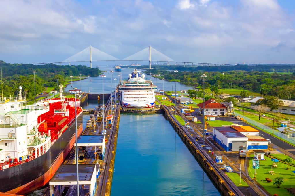 Depuis son extension achevée en 2016, le Canal de Panama accueille des navires bien plus gros. © Solarisys, Adobe Stock