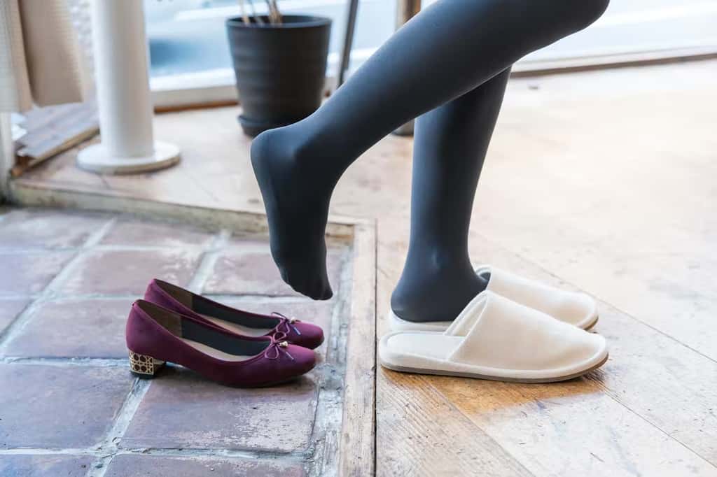 Il est préférable de laisser ses chaussures à l’entrée pour préserver son intérieur. © Shutterstock
