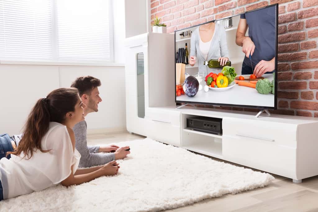 Chaque marque de télévision possède ses technologies propres. À vous de choisir en fonction de votre usage, de votre intérieur et de votre budget. © Andrey Popov, Adobe Stock