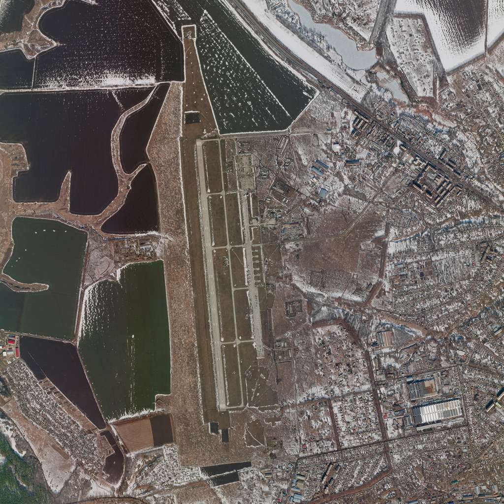 La base aérienne de Chuhuiv avant le début du confit russo-ukrainien. © 2022 Planet Labs PBC