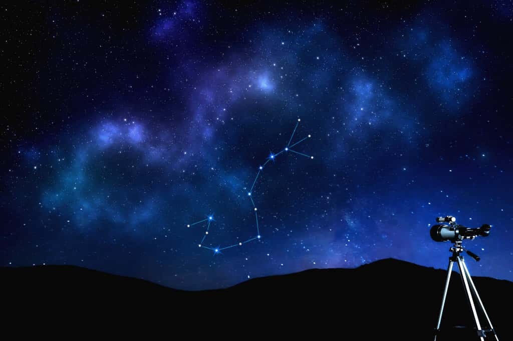  L'étoile brillante Antares marque le cœur de la constellation du Scorpion. La tête du scorpion est à l'est, tandis que la queue s'étend vers l'ouest. © New Africa, Adobe Stock