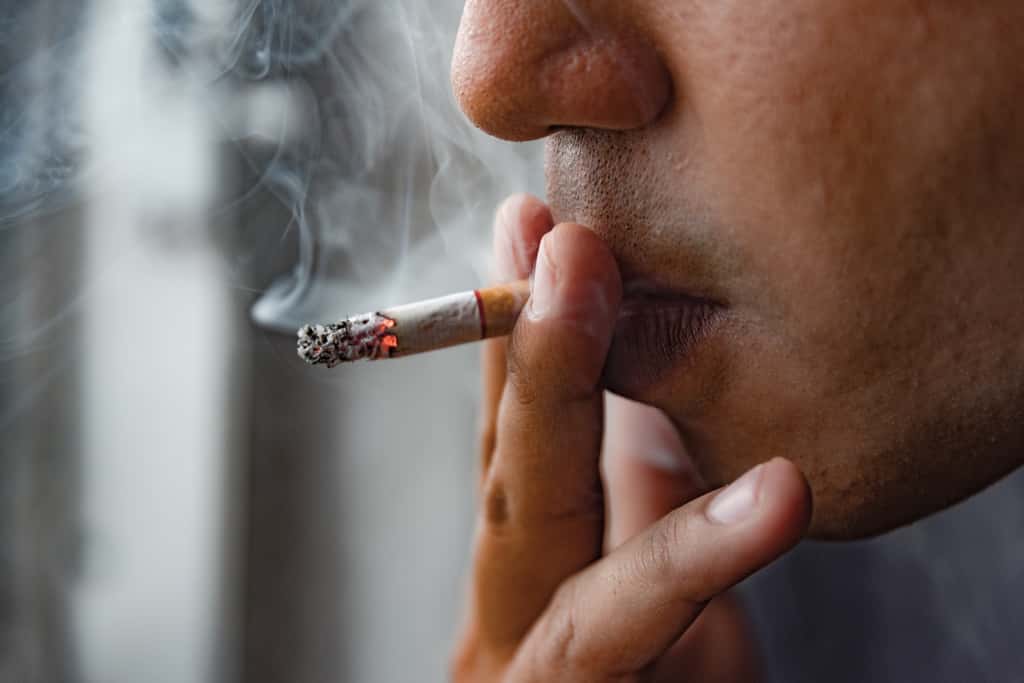 Le tabac est responsable d'un tiers des cancers, suivi par l'alcool. © Nopphon