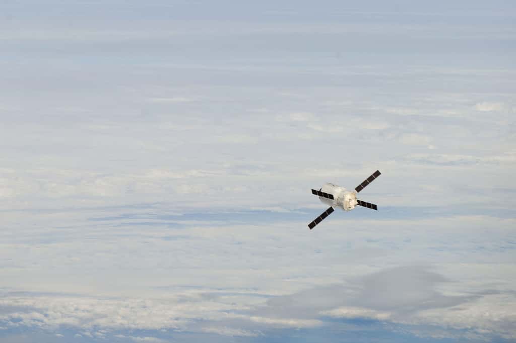 Un ATV en phase finale d’approche de la Station spatiale internationale (ISS). © Nasa