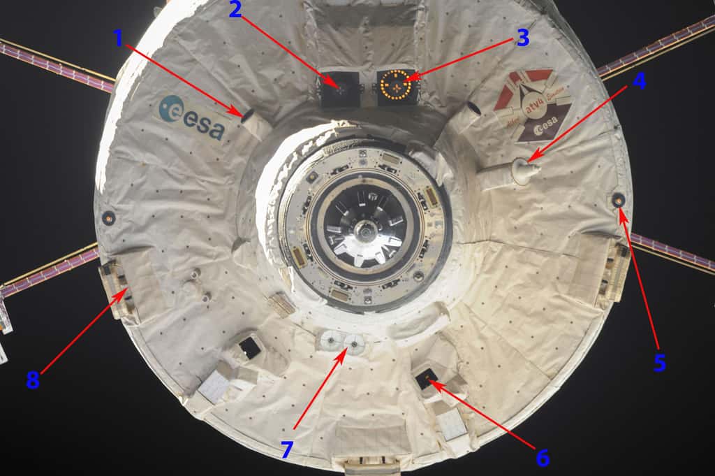 Le mécanisme d'amarrage de l'ATV et les capteurs dont il a besoin pour s'amarrer de façon autonome à la Station spatiale. À l'image, l'ATV-4 Albert Einstein lors de son désamarrage de l'ISS. © Esa, Nasa