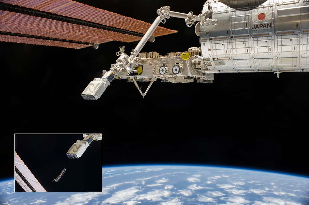Le système de lancement de petits satellites de l'ISS qui s'utilise accroché au bras robotique de la station. À gauche, lancement de deux satellites. © Nasa