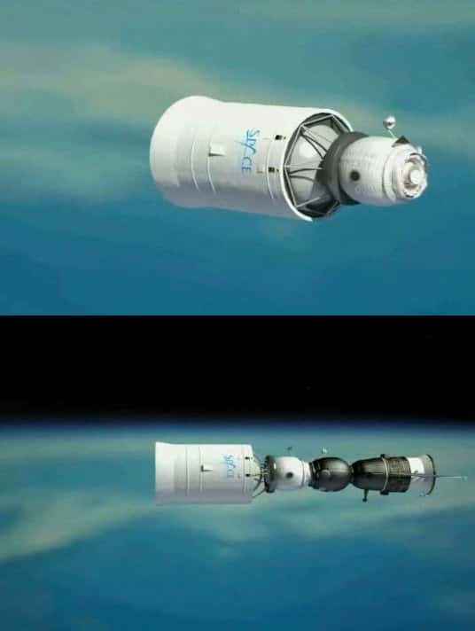 Concept à l'étude d'un Soyouz lunaire (en noir) avec son étage de transfert et un module d'habitation (en blanc). © Space Adventures