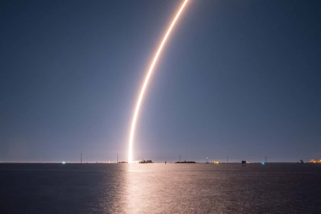 Elon Musk et sa constellation Starlink en Ukraine : l'affaire illustre les défis émergents liés à la privatisation des technologies spatiales. © Daniel Hull, iStock