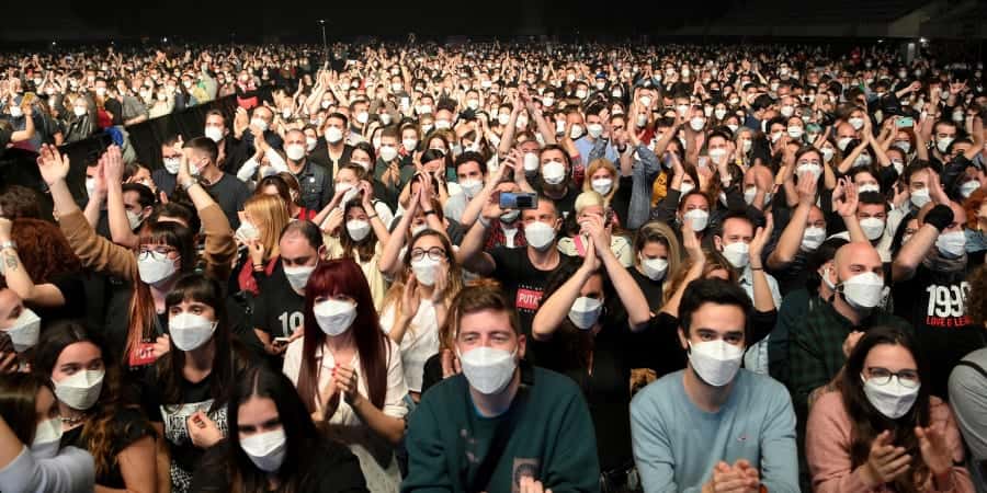 Selon le médecin, seuls six cas positifs sur les 5.000 spectateurs ont été détectés quinze jours après le concert. ©Lluis Gene, AFP
