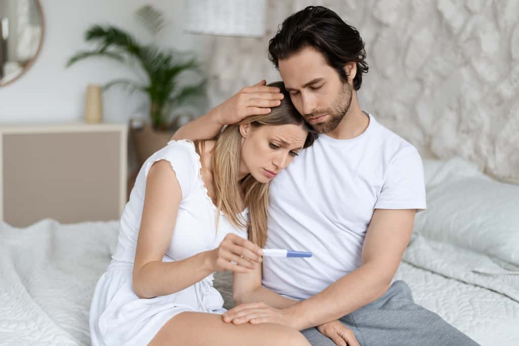 Selon l'Inserm, un couple sur huit en France consulte pour des problèmes de fertilité. La protéine CatSper et son rôle dans l'activation des spermatozoïdes est une piste prometteuse pour mieux comprendre, et peut-être traiter, certaines formes d’infertilité masculine. © Prostock-studio, Adobe Stock
