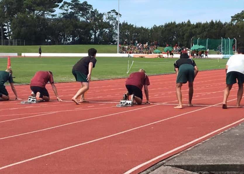 Départ d’un 100 m lors d’une compétition d’athlétisme à Auckland, en Nouvelle-Zélande. © Francis <em>et al., Journal of Foot and Ankle Research 2018</em>