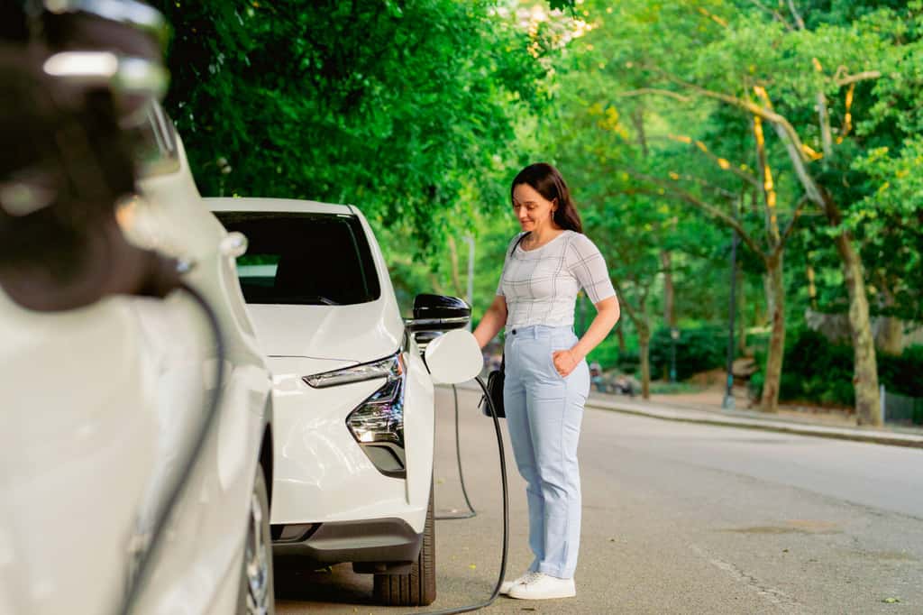Vous hésitez à passer à l’électrique ? Découvrez les avantages et les inconvénients grâce aux témoignages des utilisateurs. © GabrielPevide, iStock Vous hésitez à passer à l’électrique ? Découvrez les avantages et les inconvénients grâce aux témoignages des utilisateurs. © GabrielPevide, iStock