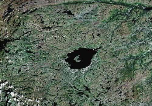 Vue aérienne du lac Mistastin (16 km de diamètre). © Google Maps