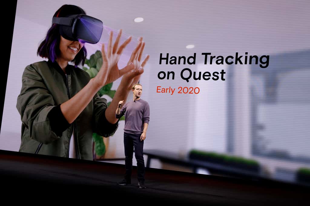 En 2014, Mark Zuckerberg, fondateur de Facebook a racheté la société Oculus, créatrice d’un casque de Réalité virtuelle. Dans cet événement de début 2020, Zuckerberg présente la dernière création d’alors. © Meta