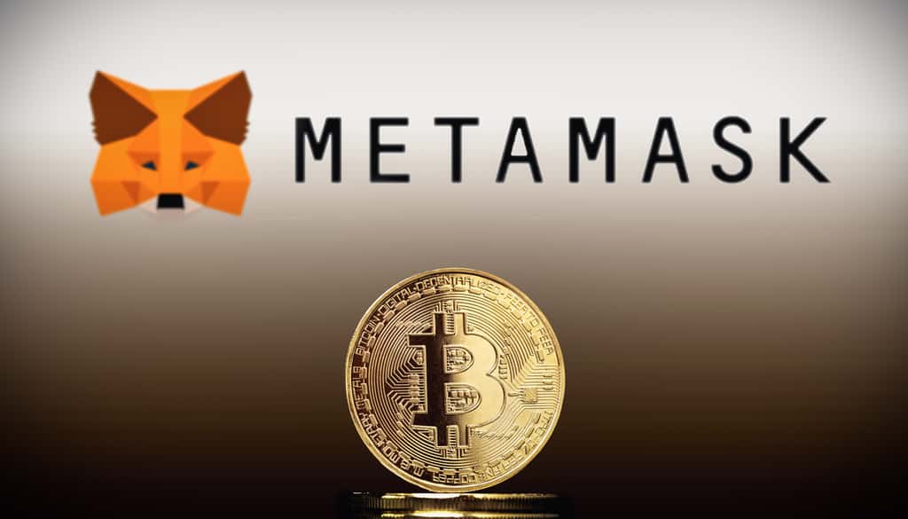 Le logo de MetaMask au-dessus d'un coin (pièce) à l'effigie du bitcoin. MetaMask est le portefeuille le plus utilisé pour les échanges de cryptomonnaies dans les applications de DeFi. © JorgeEduardo, Adobe Stock