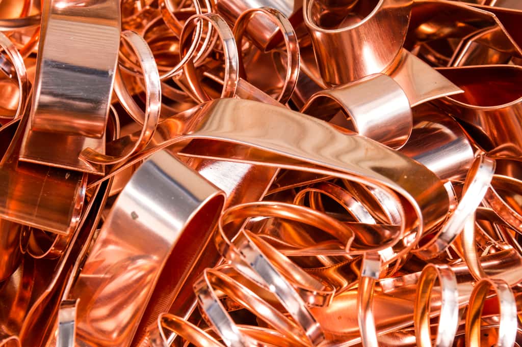Le cuivre fait partie des métaux qui peuvent être assemblés par une soudure à froid. © Teptong, Adobe Stock