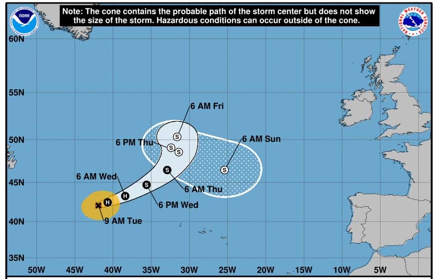 La progression de l'ouragan Danielle : le "S" de "Storm" indique le retour au stade de tempête tropicale mercredi. © NHC
