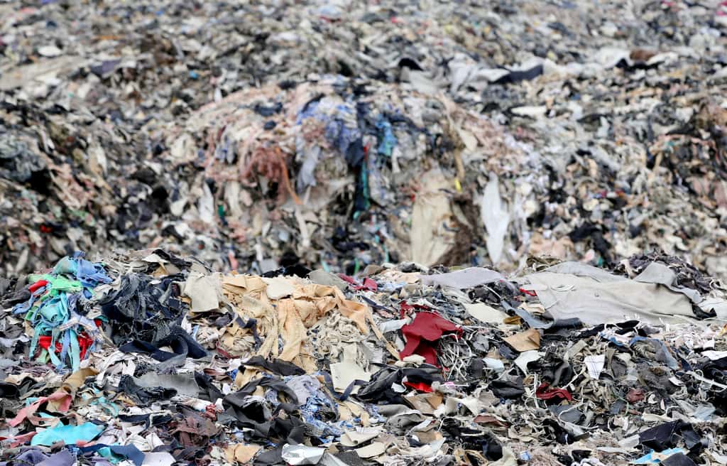 Des déchets textiles au Bangladesh. © Swapan, Adobe Stock