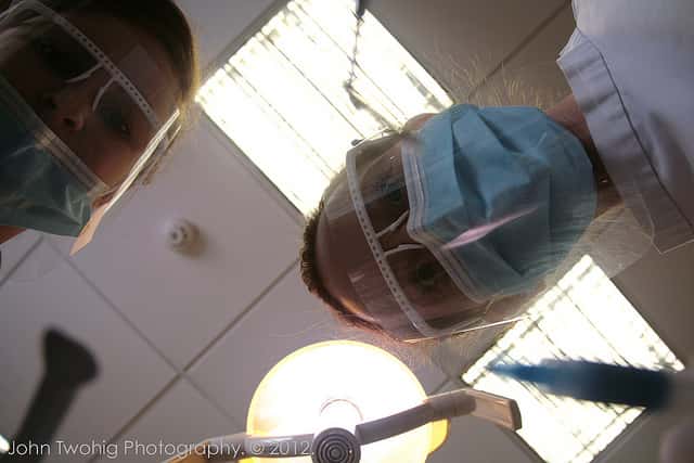 Les dentistes utilisent des biomatériaux pour réparer les dents. © John Twohig, Flickr, cc by nc 2.0