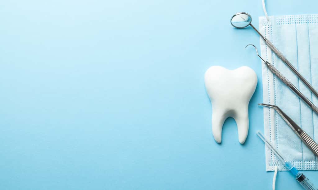 On ne pose pas un implant dentaire à un enfant ni à un adulte dont l'état général est altéré. © adragan, Adobe Stock