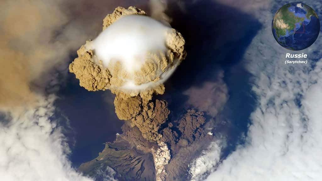 Le Sarytchev, volcan explosif d'une île russe