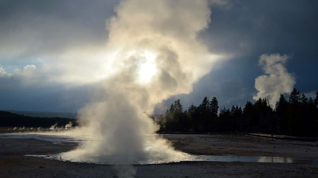 Le Steamboat Geyser, le geyser le plus actif du monde