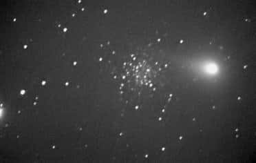 Comète C/2004 K4 (LINEAR) près de l'amas globulaire NGC 5466
