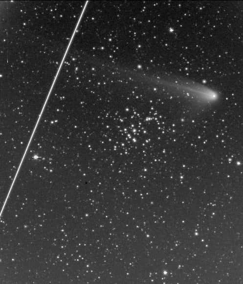 Comète C/2001 Q4 (NEAT), l'amas de la Crèche (M44) et ISS