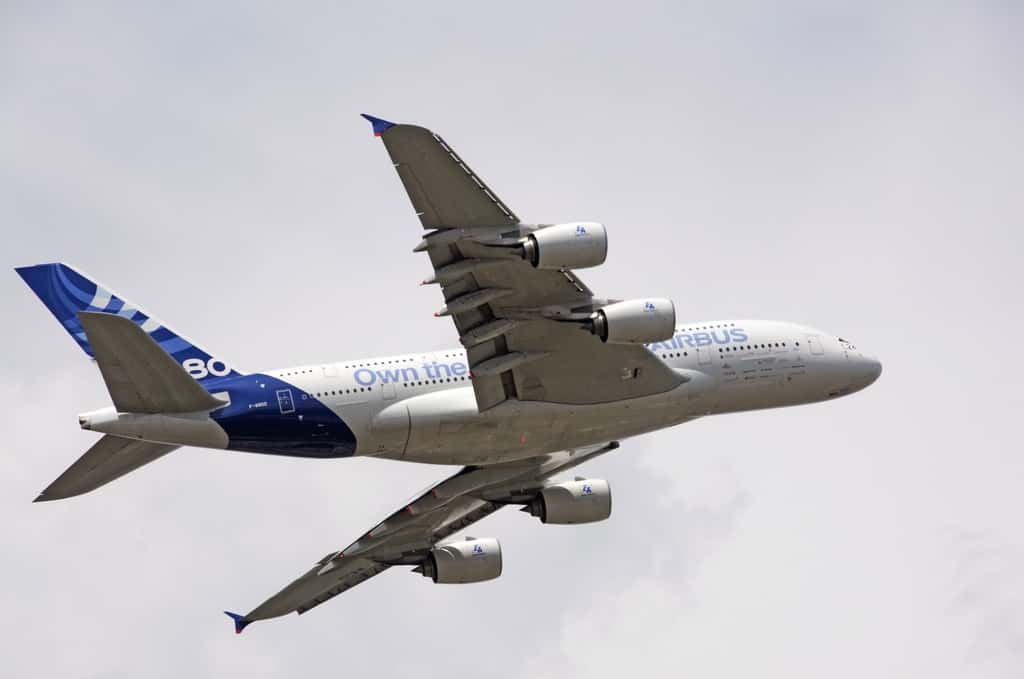 L'Airbus A380 et ses plus de 500 tonnes une fois chargé constitue le plus gros avion de ligne du monde. © Rémy Decourt