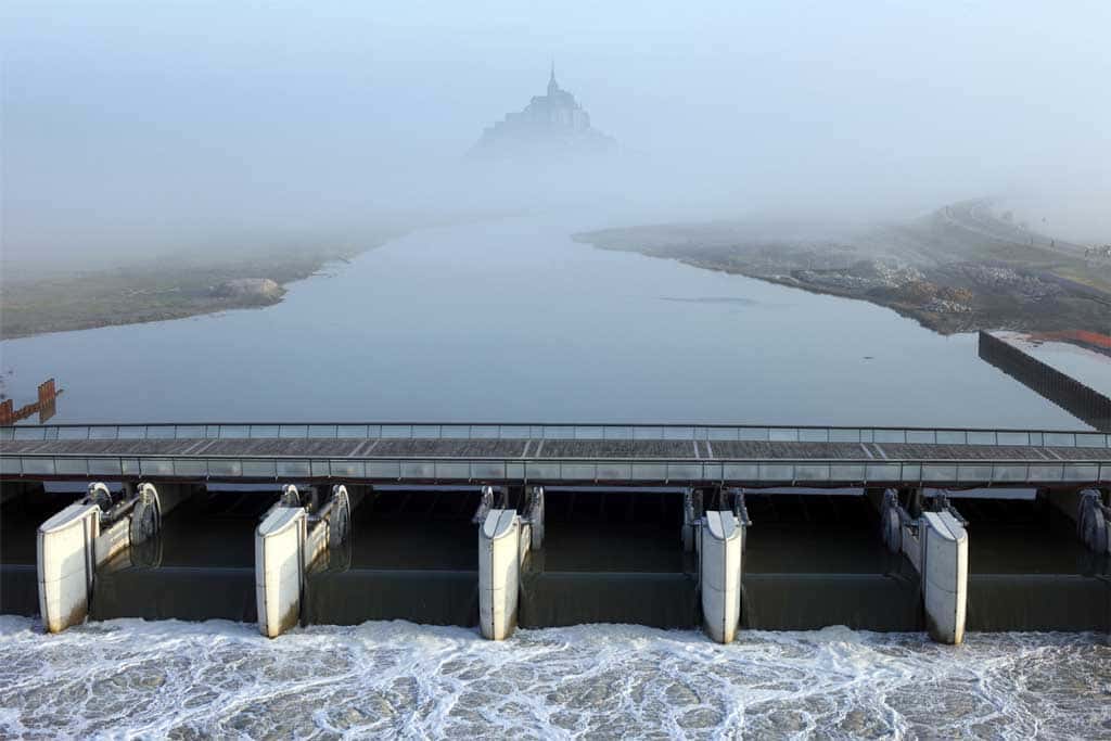 Le barrage sur le Couesnon et le Mont-Saint-Michel
