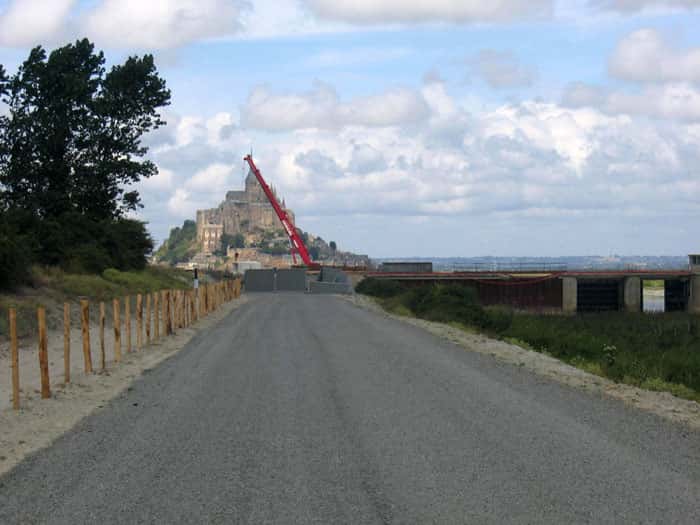 L'installation du chantier près du Mont-Saint-Michel