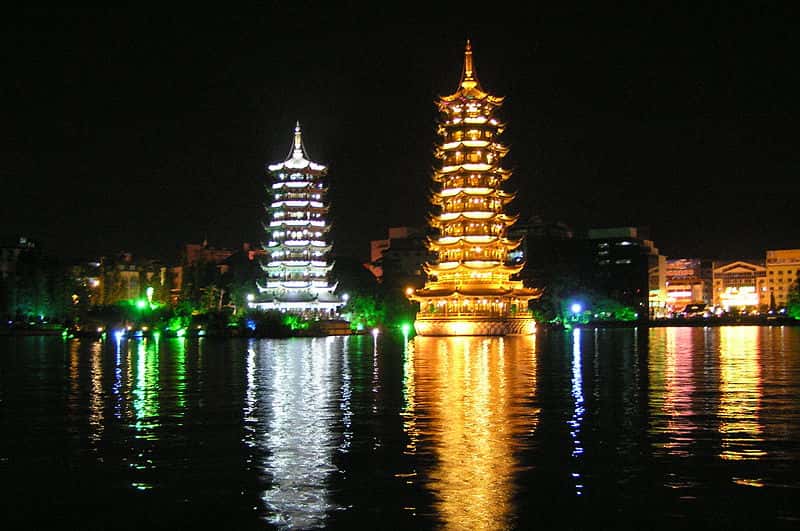 Les pagodes du lac Shanu, à Guilin, en Chine