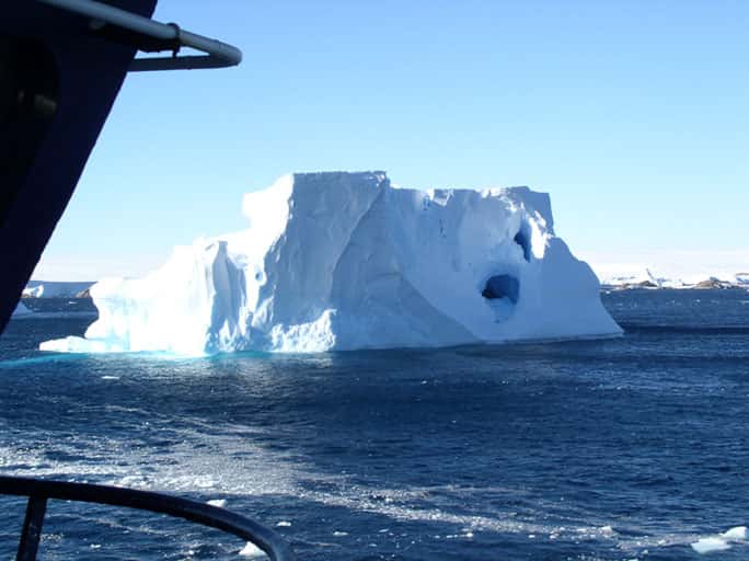 Iceberg au large de Dumont d'Urville, en Antarctique