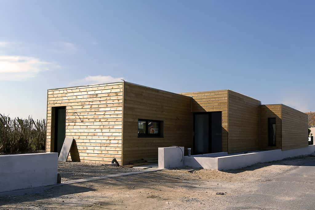 Maison en bois à toit plat