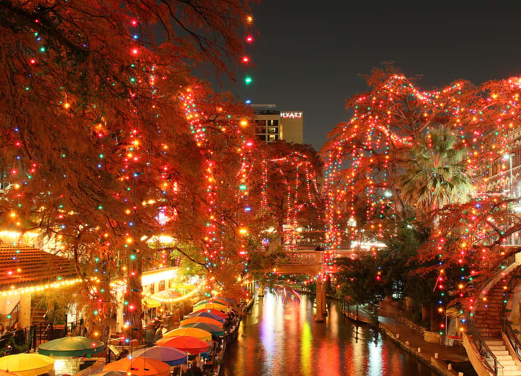 La San Antonio River Walk, illuminée pour Noël, au Texas
