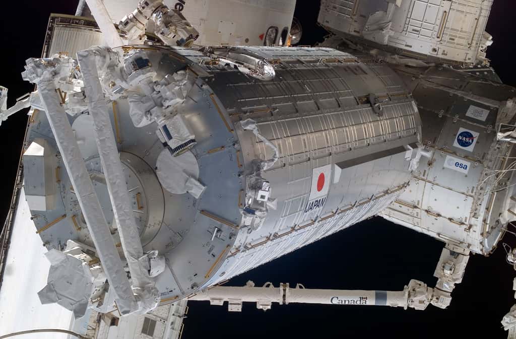 Juin 2008 : Installation et intégration du segment japonais de l'ISS