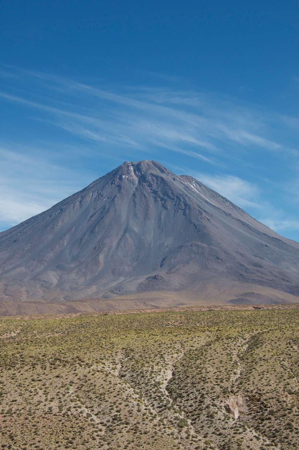 Le Licancabur, volcan dressé au milieu de l’Atacama