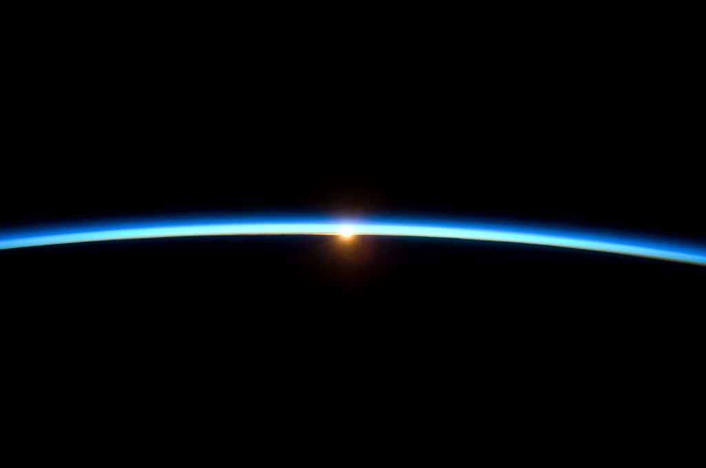 Coucher de Soleil sur Terre depuis l’espace et l’ISS