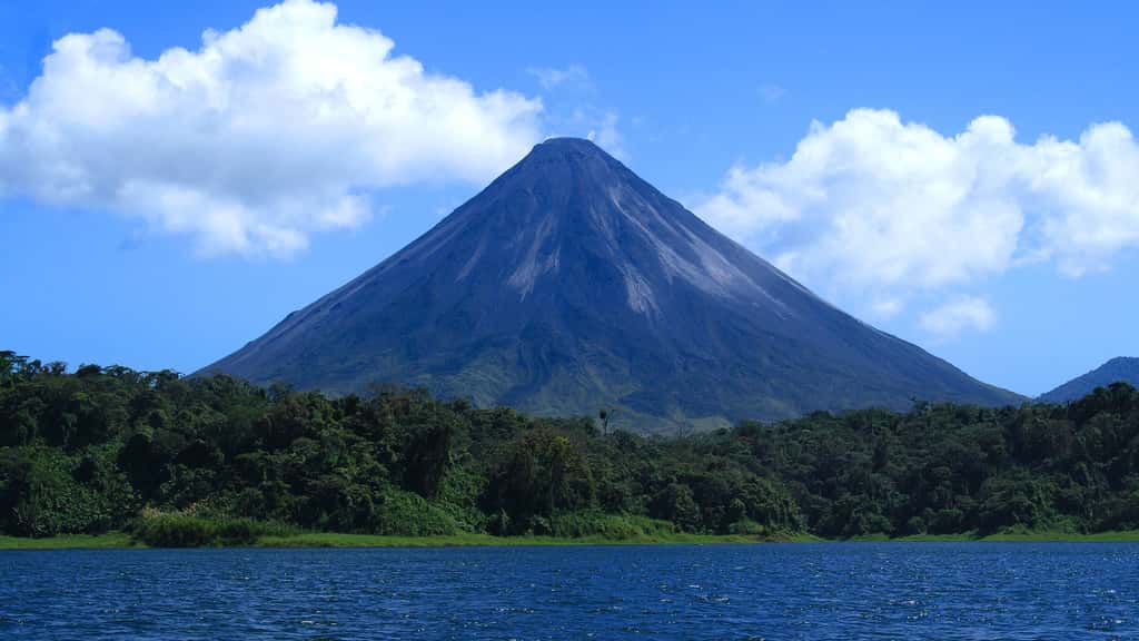 L’impressionnant volcan Arenal, au Costa Rica