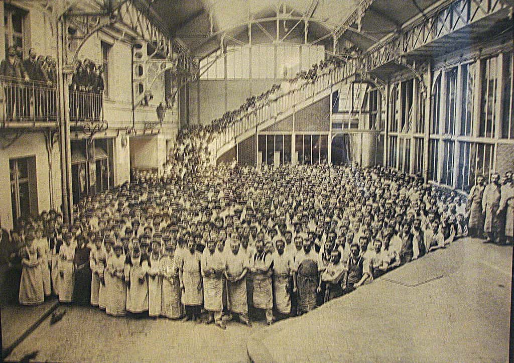 Les employés de l'usine LU en 1907. Musée du château des ducs de Bretagne de Nantes. © Pinpin, <em>Wikimedias Commons</em>, CC by-sa 2.5