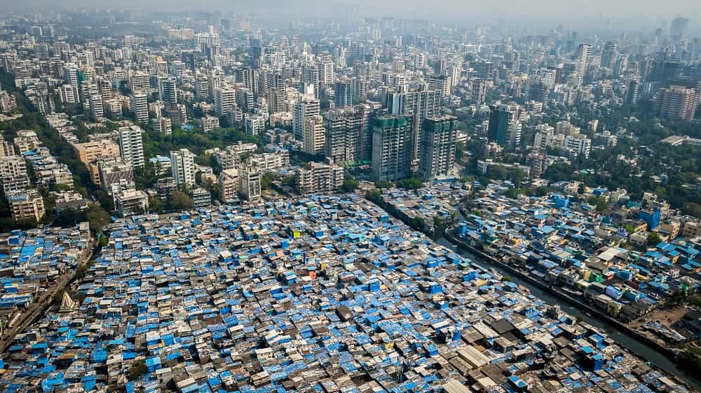La vue aérienne de Bombay filmée par Johnny Miller avec son drone. L’image parle d’elle-même. © Johnny Miller 
