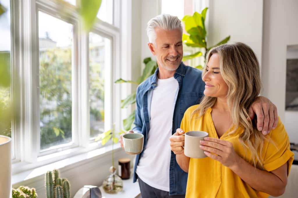 En amour, il existerait une différence d’âge « idéale » qui renforcerait les couples, selon les chercheurs. © Andresr, iStock