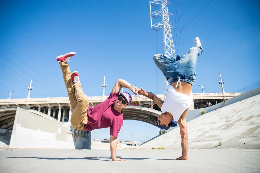 Né dans la rue, le breakdance devient pour la première fois une discipline olympique à l'occasion des Jeux olympiques de Paris 2024. © oneinchpunch, Adobe Stock. 